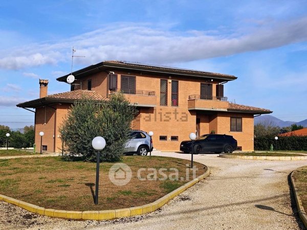 casa indipendente in vendita a Latina