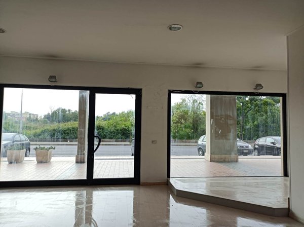 negozio in vendita a Latina in zona Centro Città
