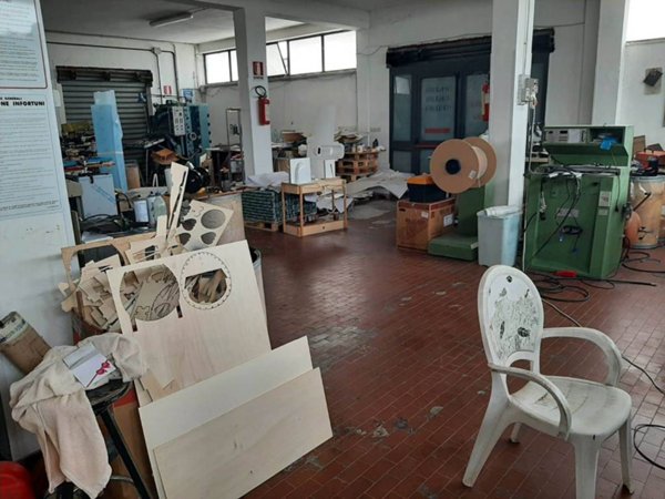 locale commerciale in vendita a Latina