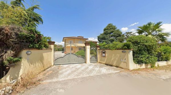 casa indipendente in vendita a Latina