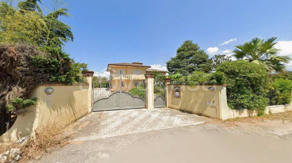 casa indipendente in vendita a Latina