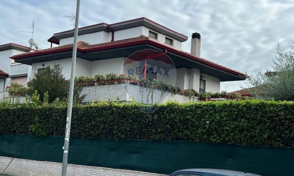 casa indipendente in vendita a Latina