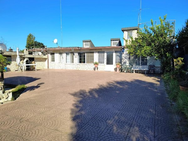 casa indipendente in vendita a Latina in zona Centro Città