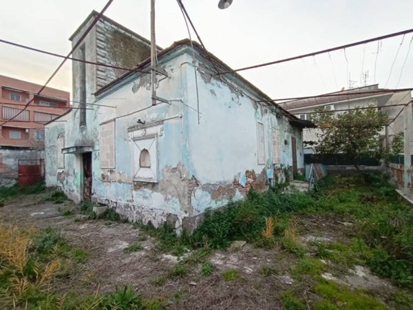 casa indipendente in vendita a Latina in zona Centro Città