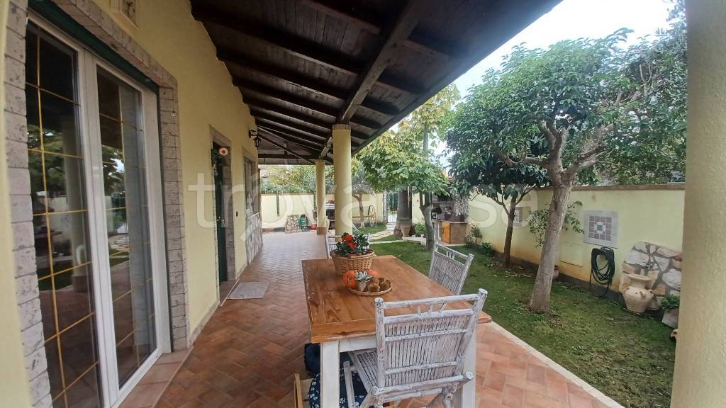casa indipendente in vendita a Latina in zona Foce Verde