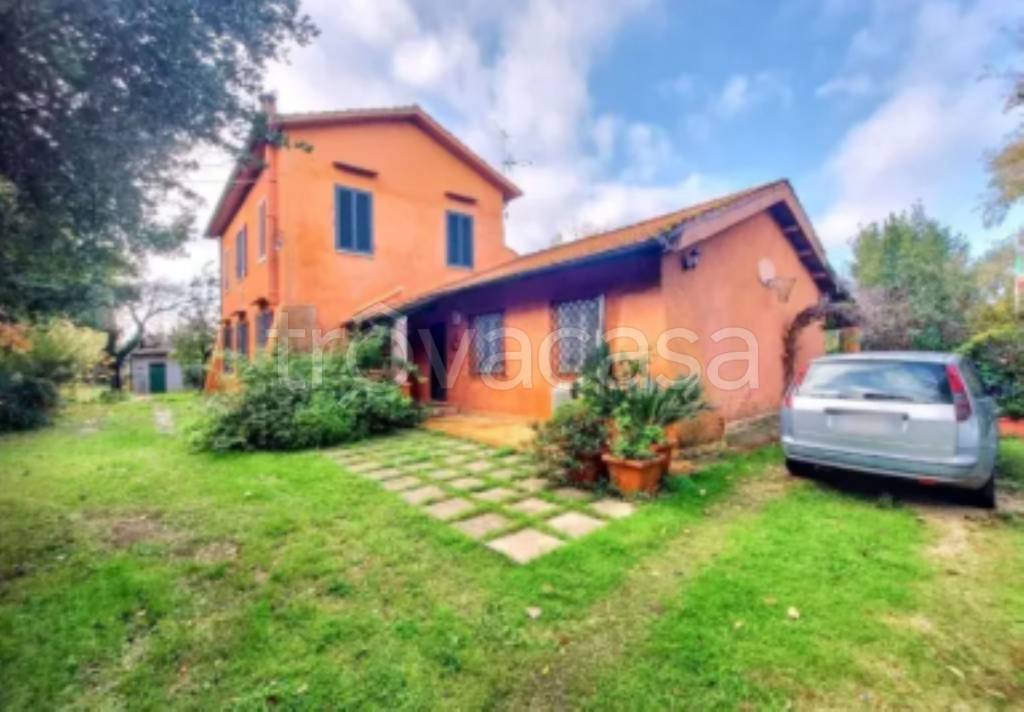 casa indipendente in vendita a Latina in zona Latina Scalo