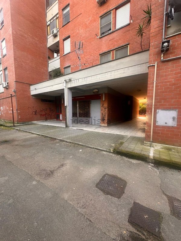 locale commerciale in vendita a Latina