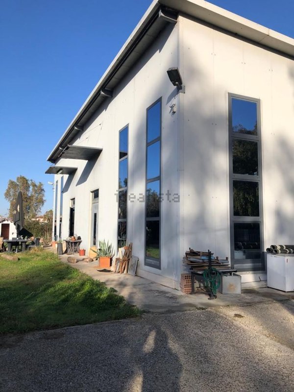 capannone in vendita a Latina in zona Centro Città