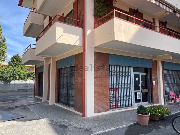 negozio in vendita a Latina in zona Borgo Carso