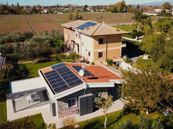 casa indipendente in vendita a Latina