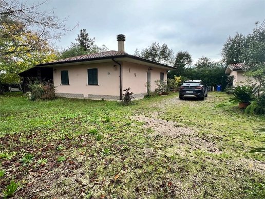 casa indipendente in vendita a Latina