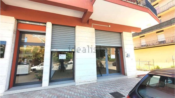 locale commerciale in vendita a Latina in zona Centro Città
