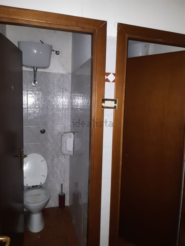 locale commerciale in vendita a Latina