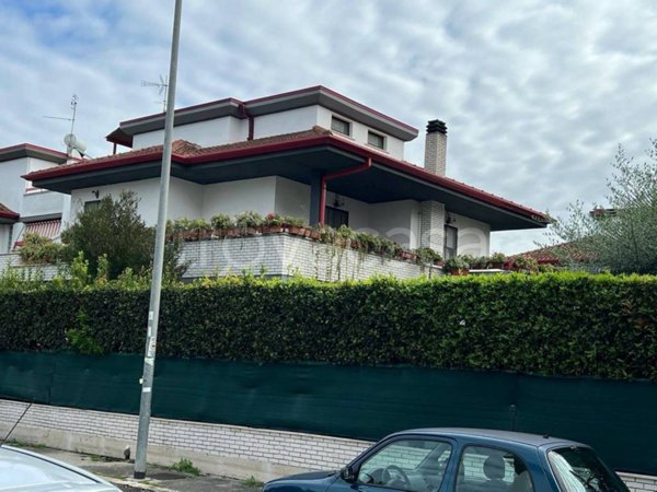 casa indipendente in vendita a Latina