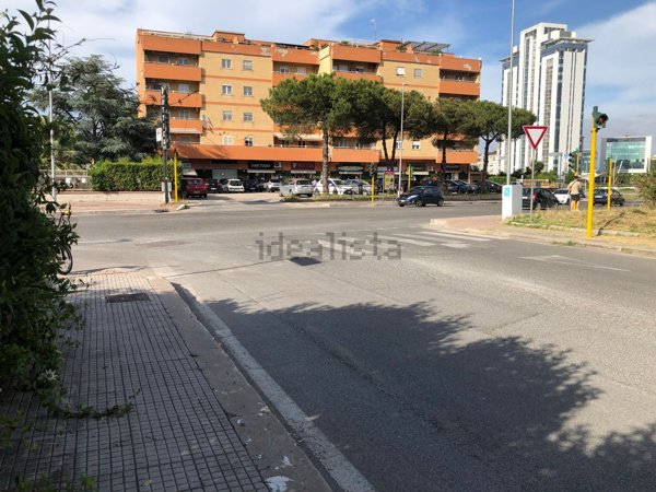 locale commerciale in vendita a Latina