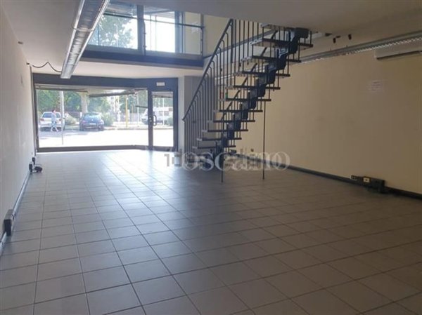locale commerciale in vendita a Latina