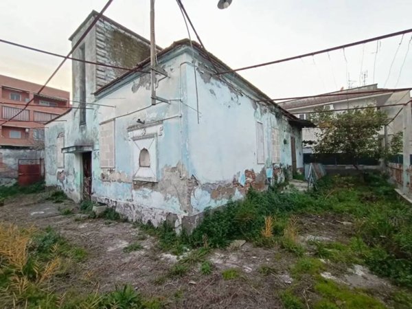 casa indipendente in vendita a Latina in zona Centro Città