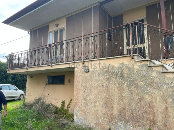 casa indipendente in vendita a Latina