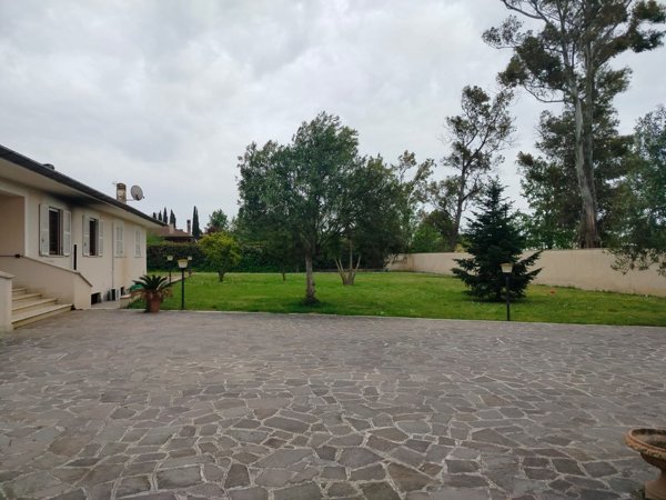 casa indipendente in vendita a Latina