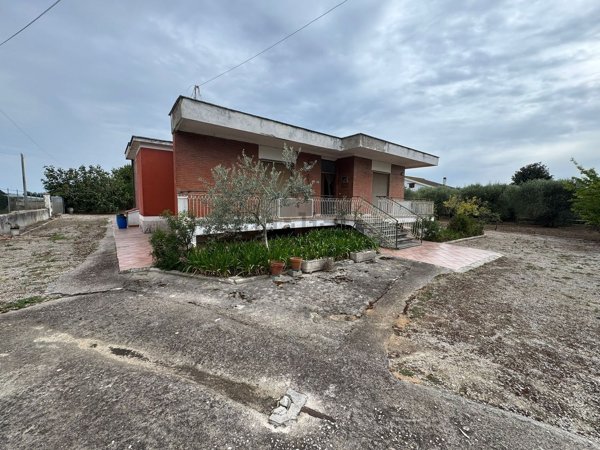 casa indipendente in vendita a Latina