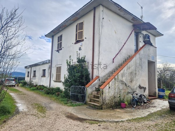 casa indipendente in vendita a Latina