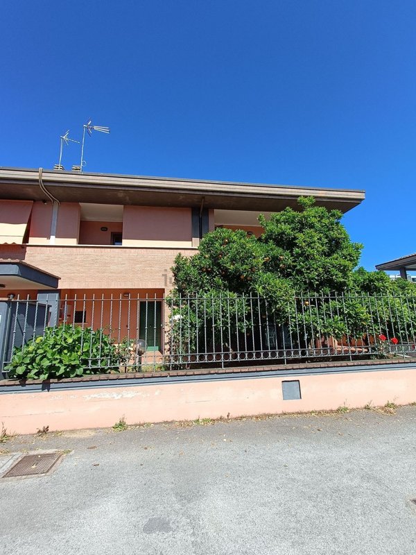 casa indipendente in vendita a Latina