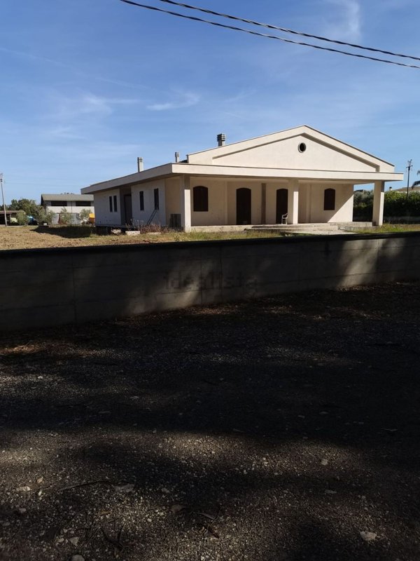 casa indipendente in vendita a Latina in zona Centro Città