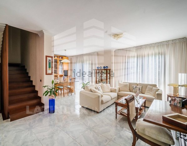 casa indipendente in vendita a Latina in zona Centro Città