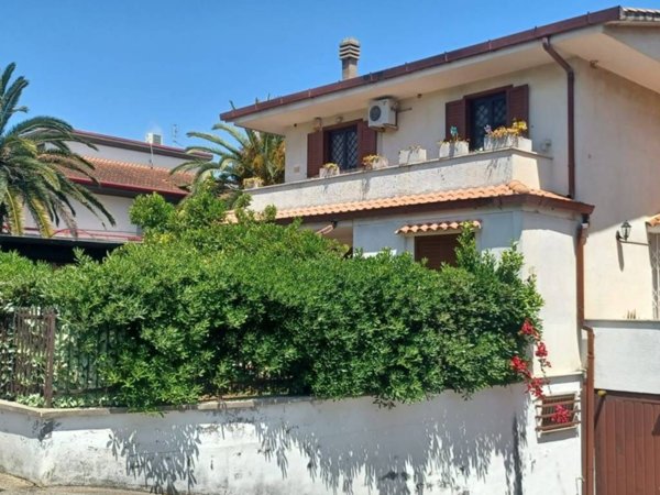 casa indipendente in vendita a Latina