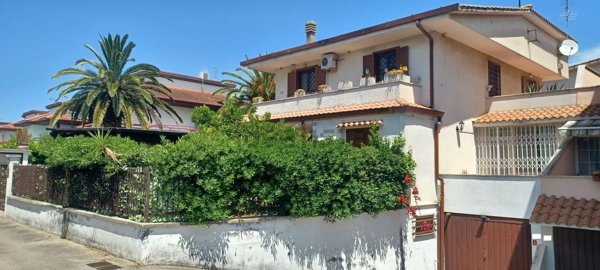 casa indipendente in vendita a Latina