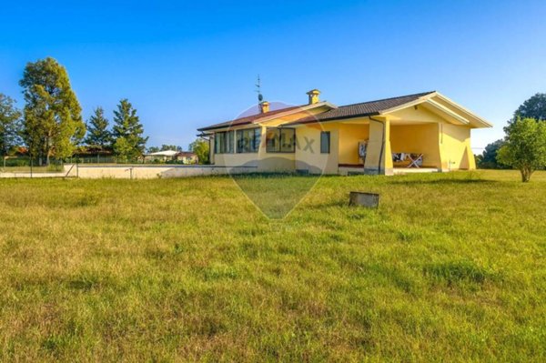 casa indipendente in vendita a Latina in zona Fogliano