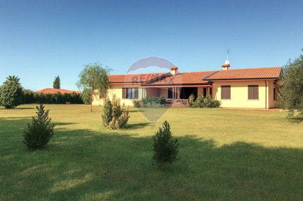 casa indipendente in vendita a Latina in zona Fogliano