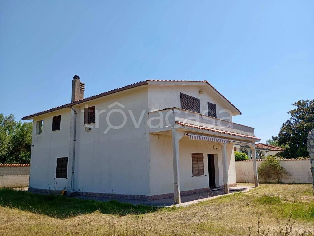 casa indipendente in vendita a Latina in zona Foce Verde