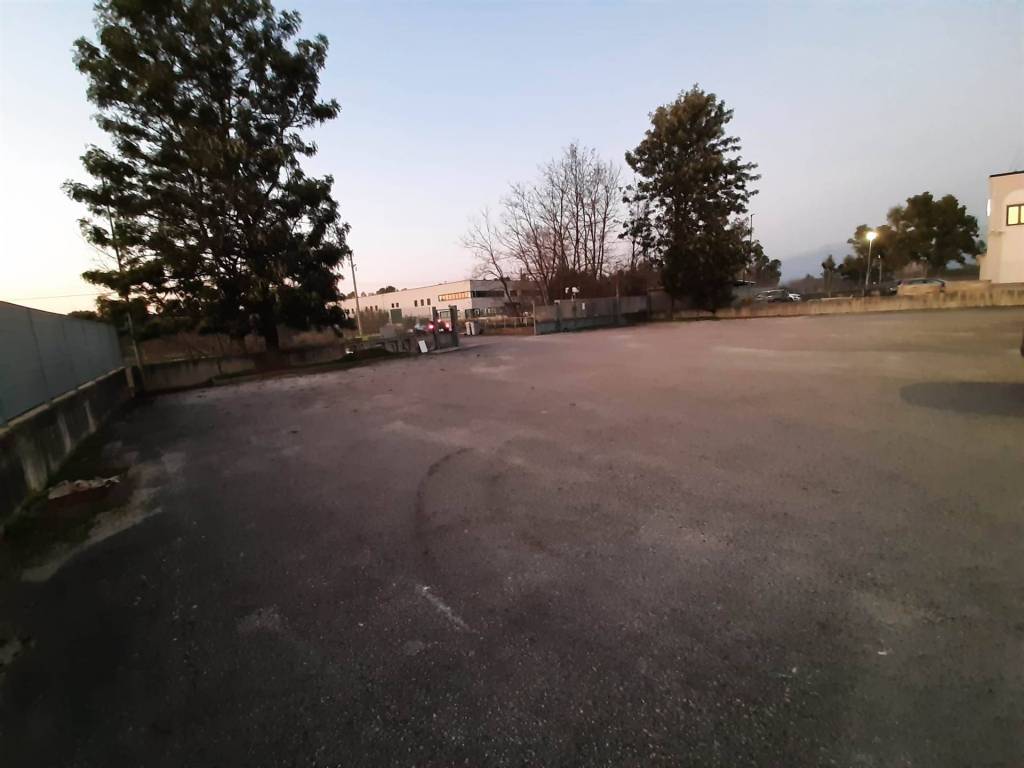 locale commerciale in vendita a Latina in zona Borgo Grappa