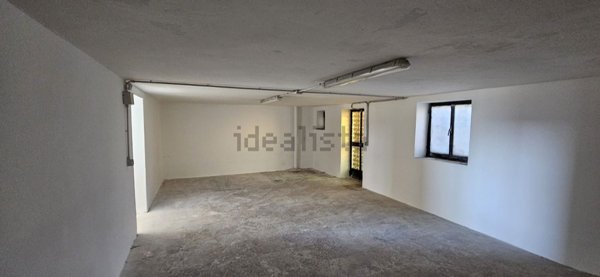 locale commerciale in vendita a Latina