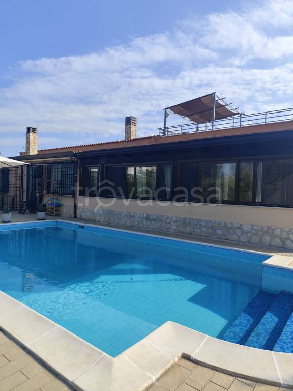 casa indipendente in vendita a Latina