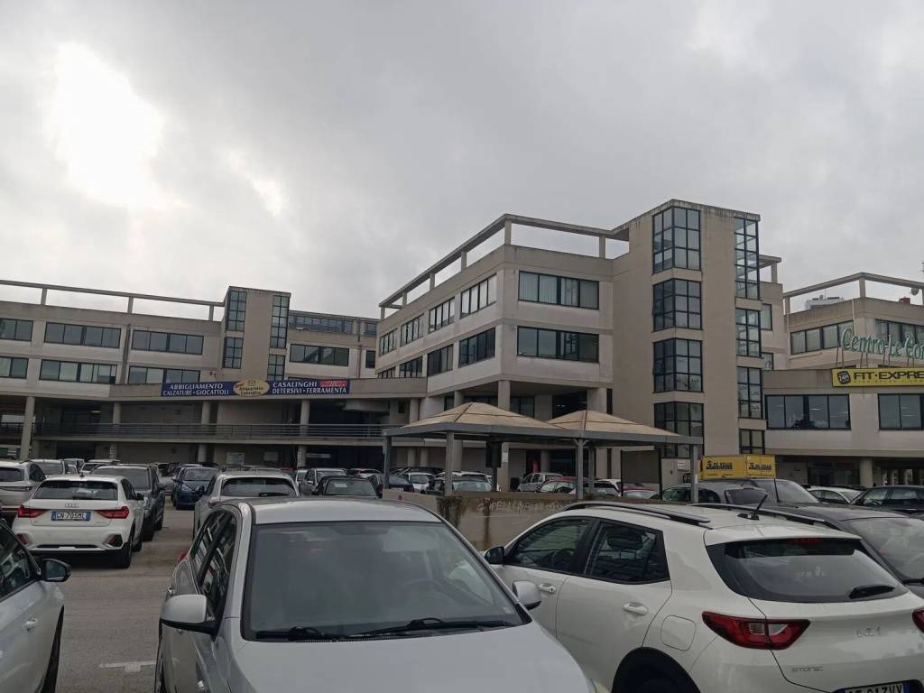 negozio in vendita a Latina