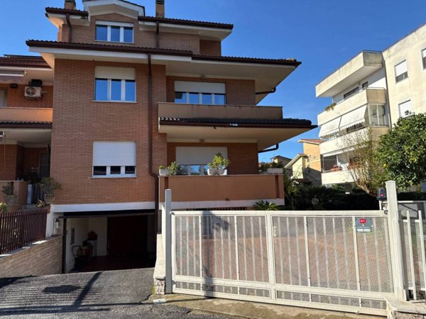 casa indipendente in vendita a Latina in zona Centro Città