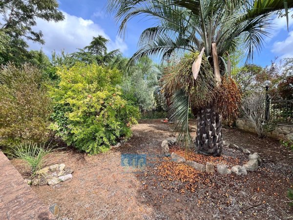 casa indipendente in vendita a Latina in zona Centro Città