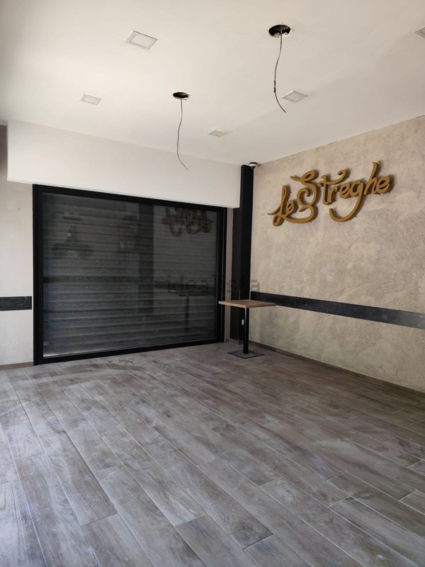 locale commerciale in vendita a Latina