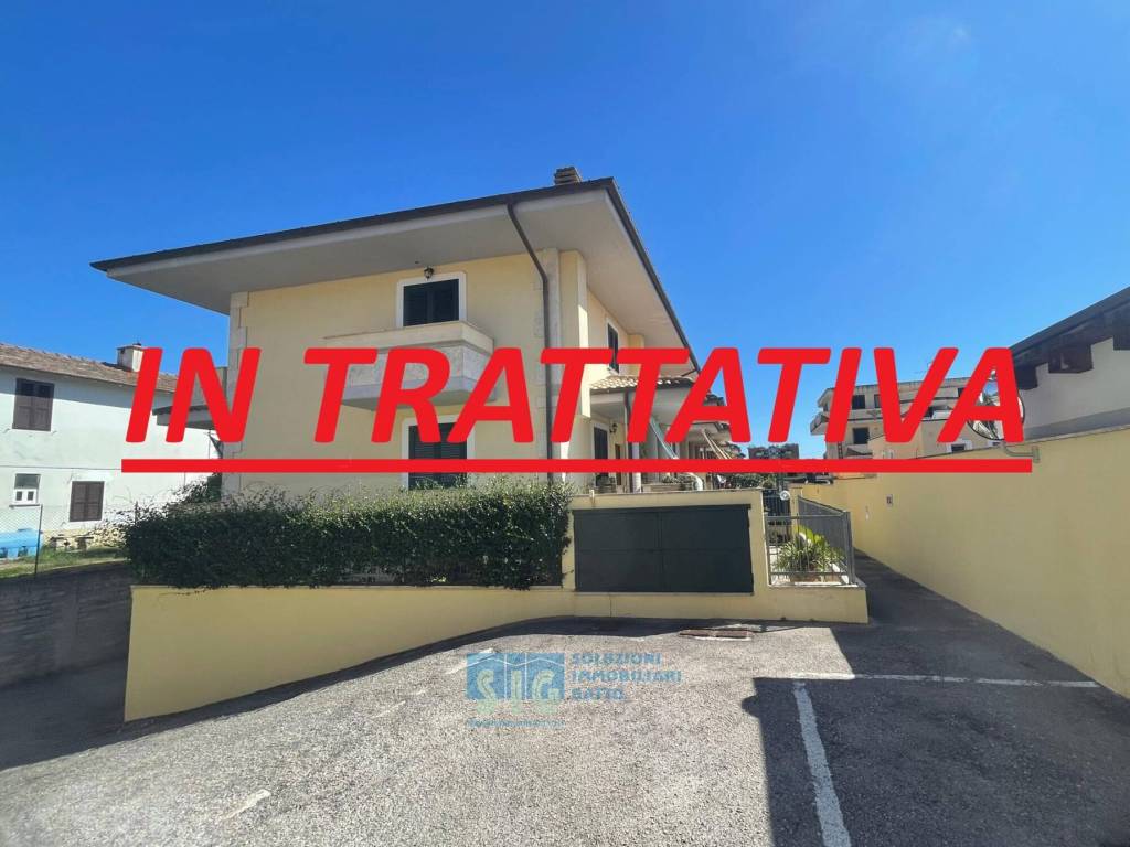 casa indipendente in vendita a Latina in zona Centro Città