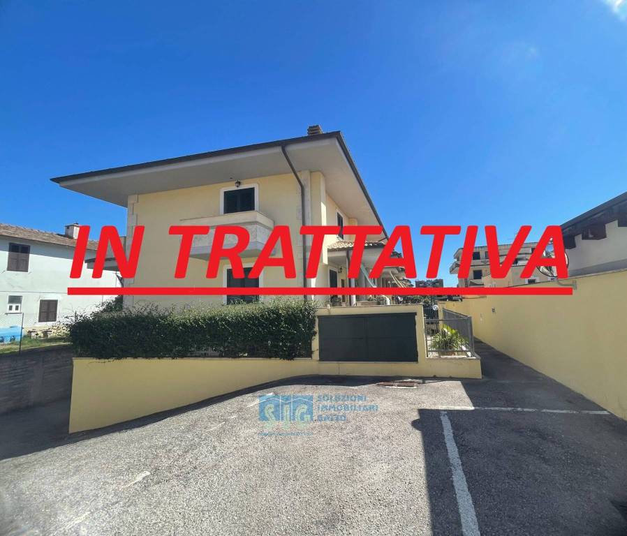 casa indipendente in vendita a Latina in zona Centro Città
