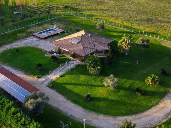 casa indipendente in vendita a Latina in zona Borgo Santa Maria