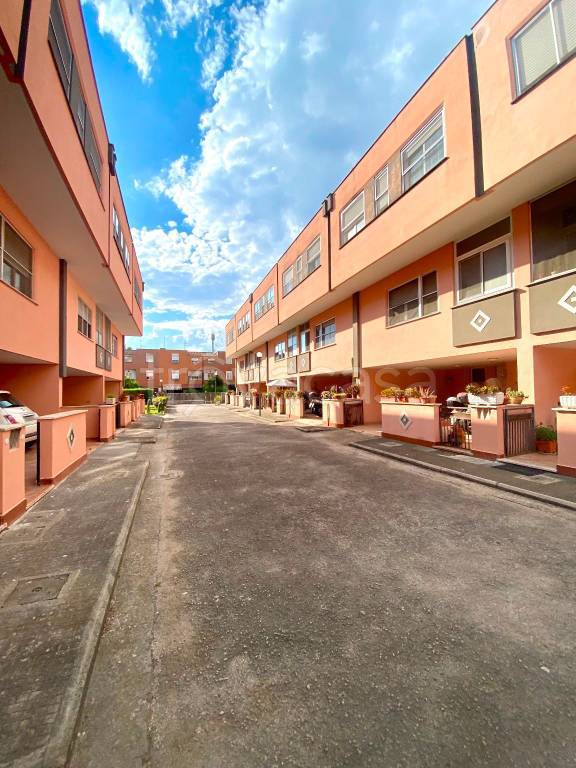 casa indipendente in vendita a Latina