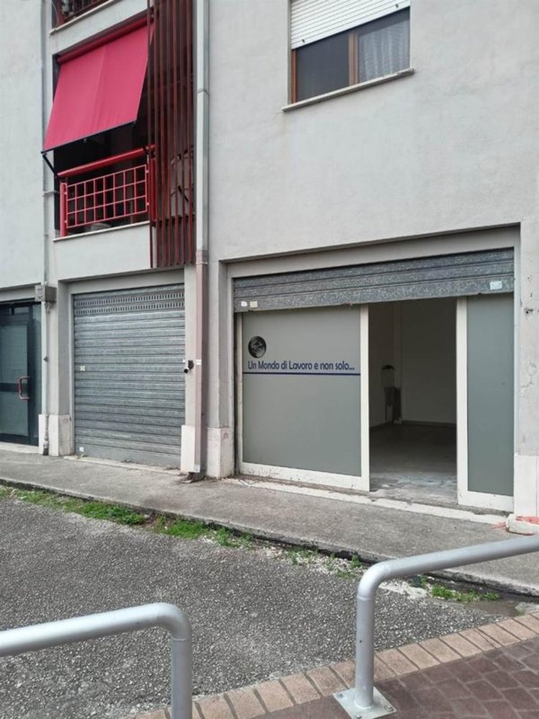 locale di sgombero in vendita a Latina