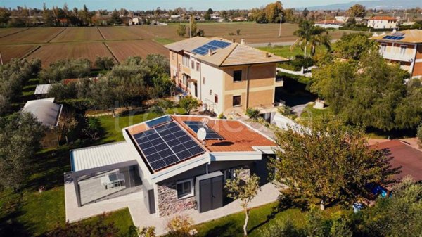 casa indipendente in vendita a Latina