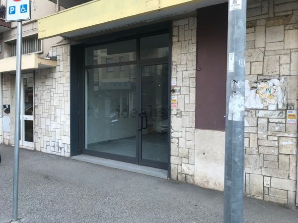 locale commerciale in vendita a Latina in zona Centro Città