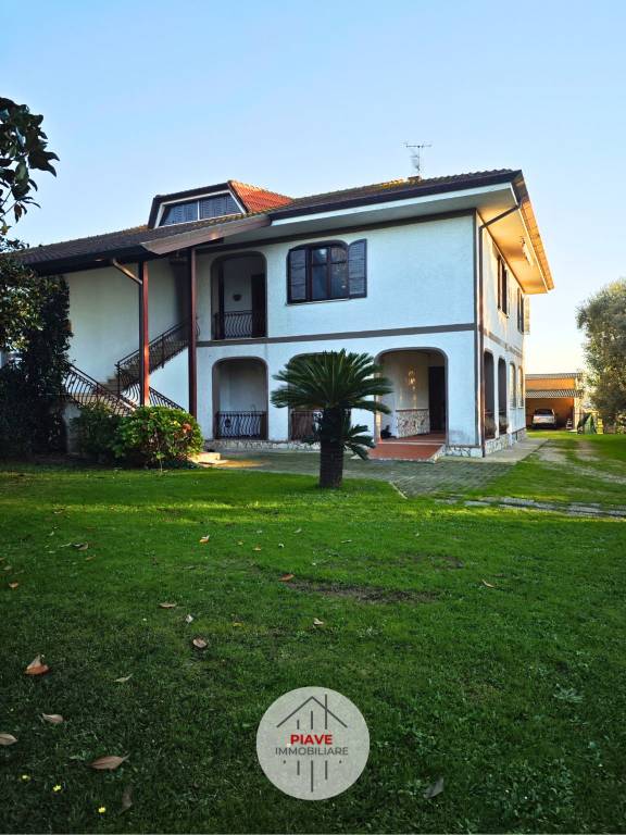 casa indipendente in vendita a Latina in zona Borgo Santa Maria