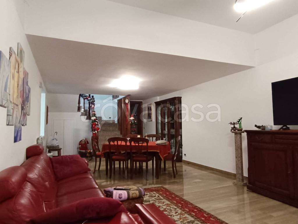 casa indipendente in vendita a Latina in zona Centro Città