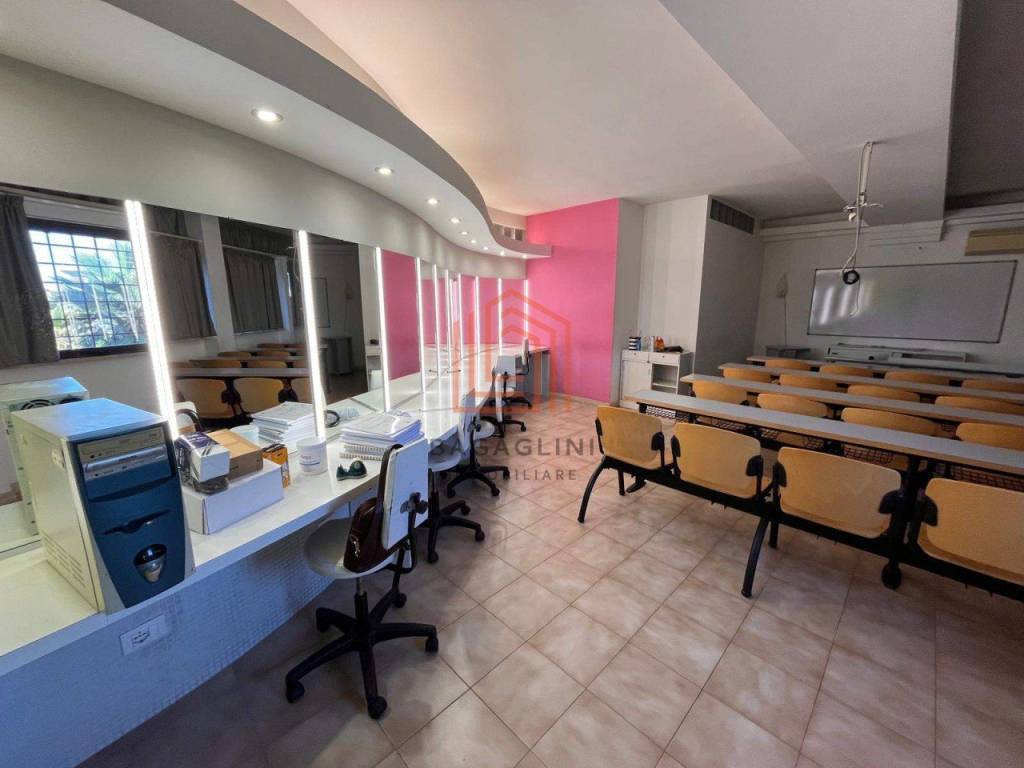 negozio in vendita a Latina in zona Centro Città